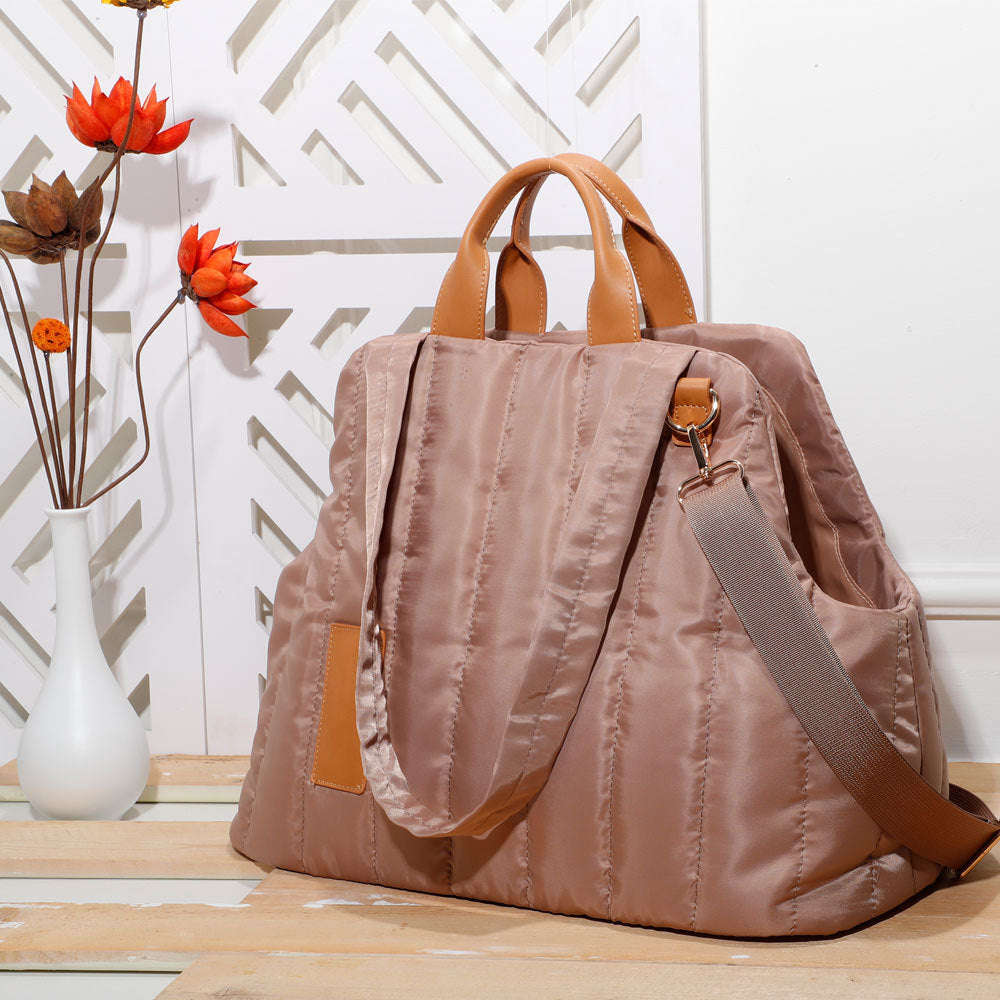 Lightweight Waterproof Portable Pet Carrier Handbag For Travel Use